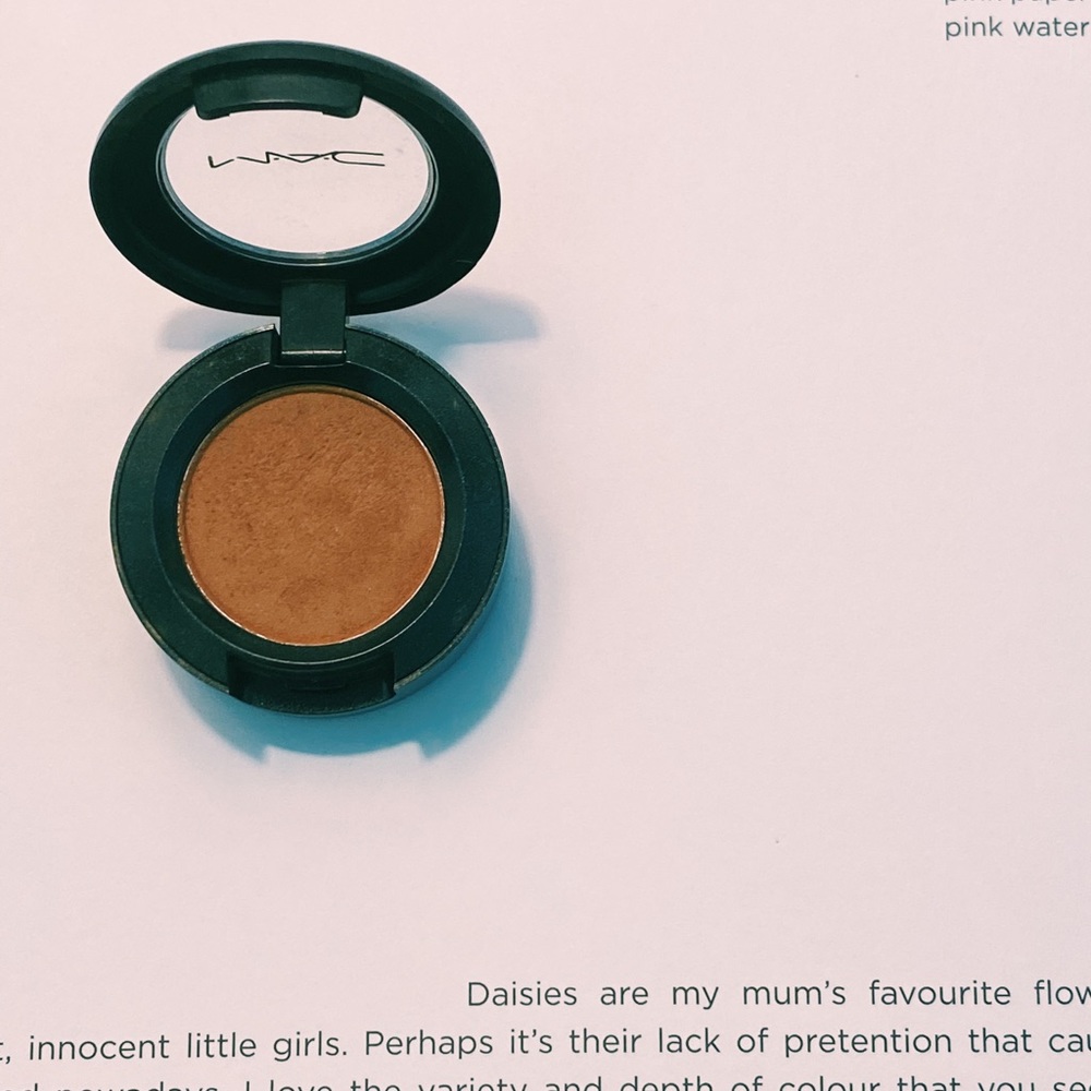 MAC Cosmetics Eyeshadow Satin in Cork